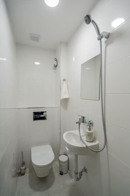 Top Location Central New & Spacious 3 Bdr Apt Medical Academy Sofía Exterior foto