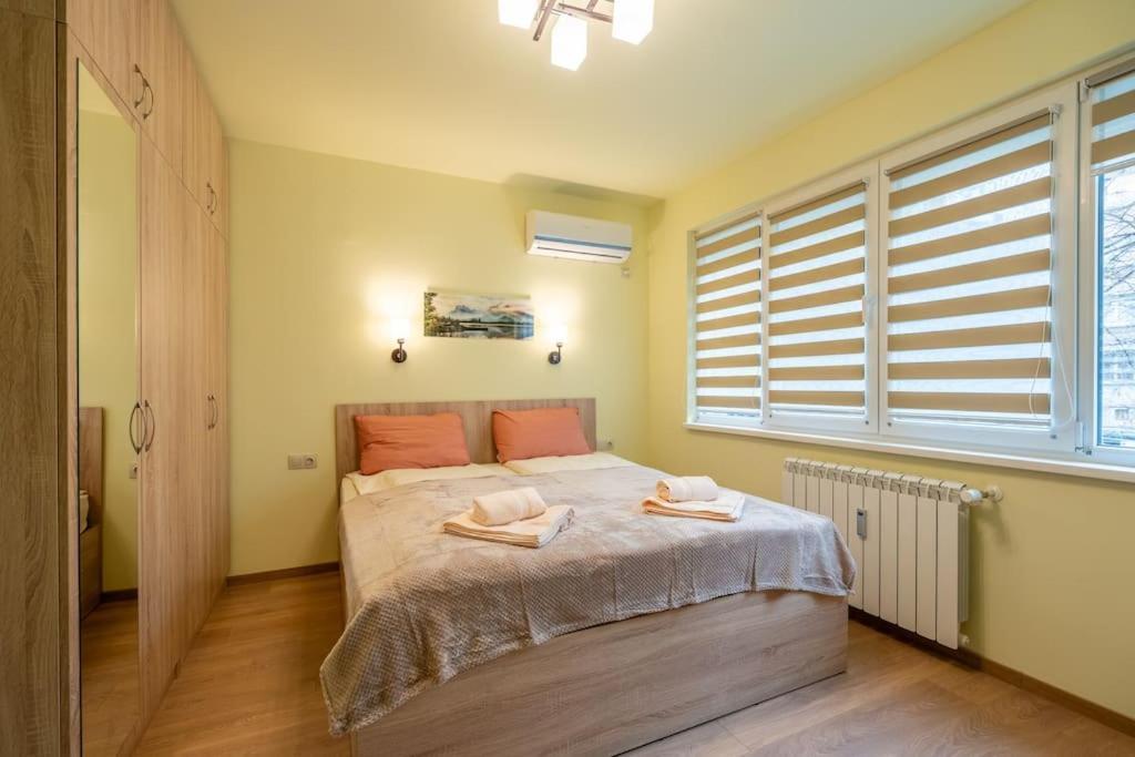 Top Location Central New & Spacious 3 Bdr Apt Medical Academy Sofía Exterior foto